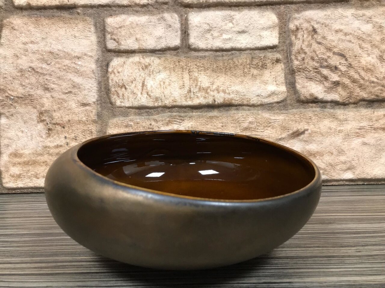 Schuin bord 21 cm Metallic goud Raw by Kevala