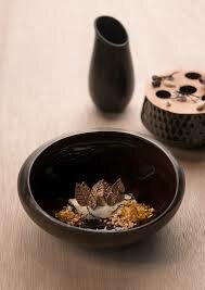 Kom 13 cm gehamerd Metallic goud Raw by Kevala