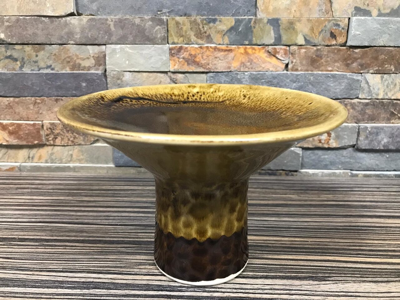 Toren bord op voet 18 cm goud bruin Raw by RBC