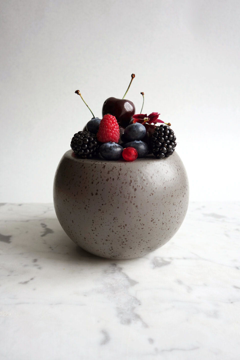 ShApes bol grijs 13,5 x 13 cm