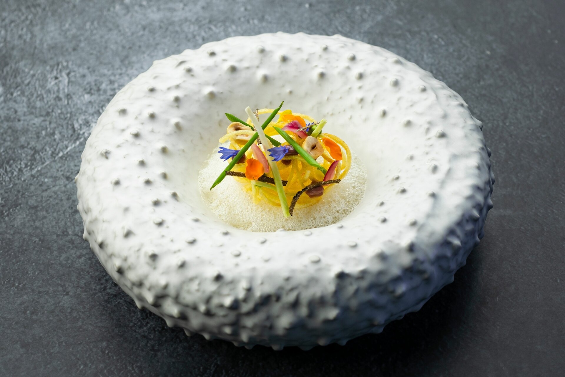 Donut bord Spiked Wit Q-Raw