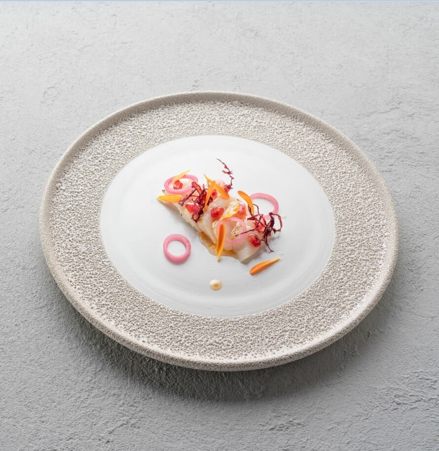 Bord 28 cm Vulcano wit Raw by Kevala