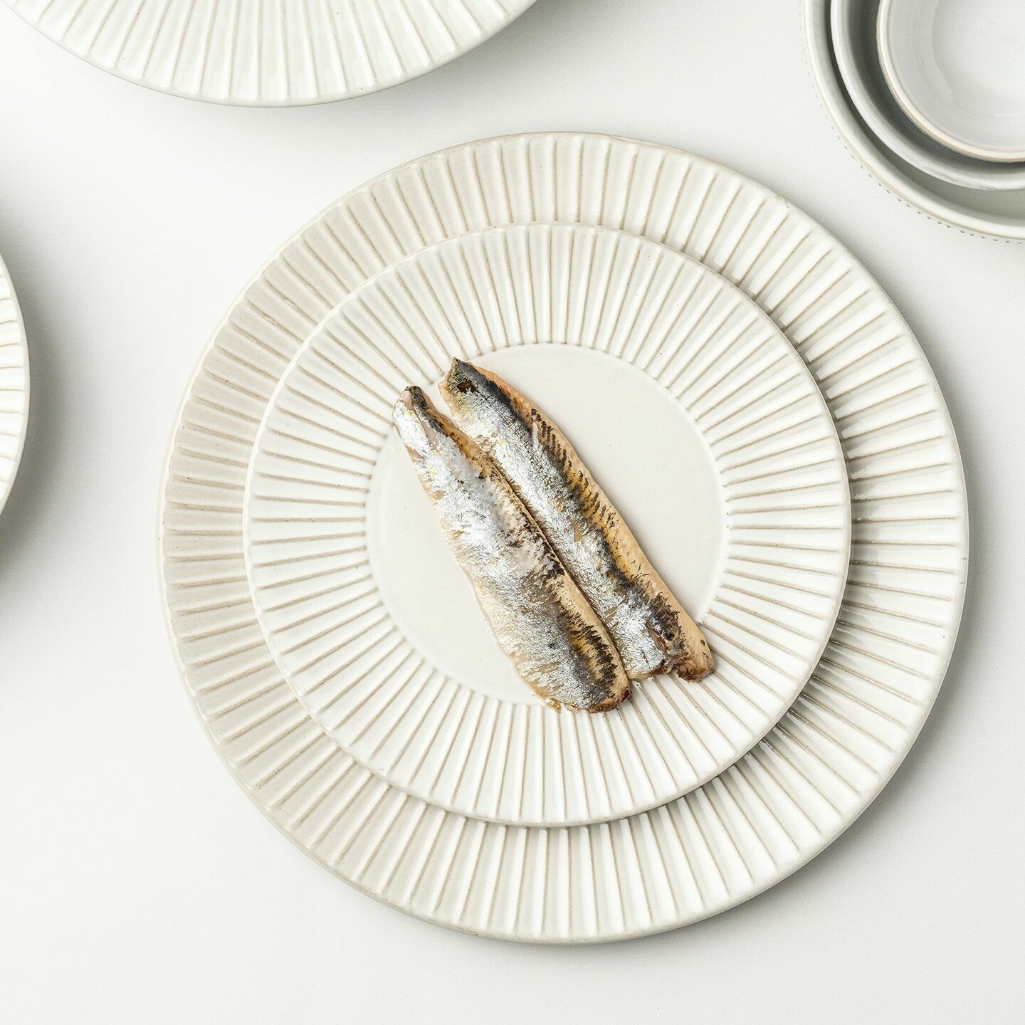 Bord 27,5 cm gestreept White Brass