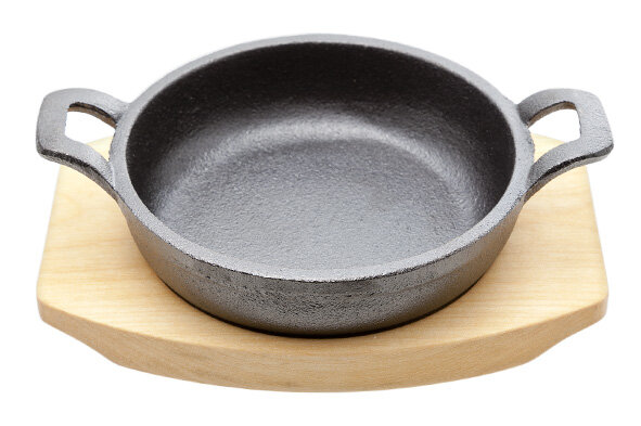 Gratinschotel gietijzer op houten plankje 12 cm