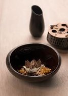 Kom 13 cm gehamerd Metallic goud Raw by Kevala