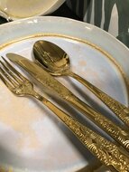 Tafelmes Antique Gold